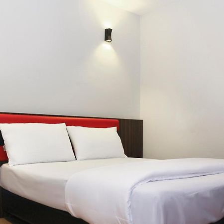 Oyo 90027 Happy Hotel Johor Bahru Extérieur photo