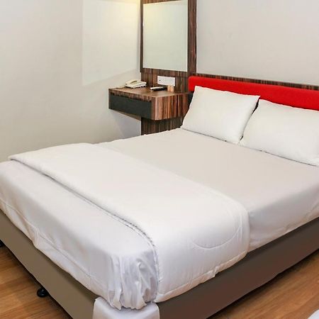 Oyo 90027 Happy Hotel Johor Bahru Extérieur photo