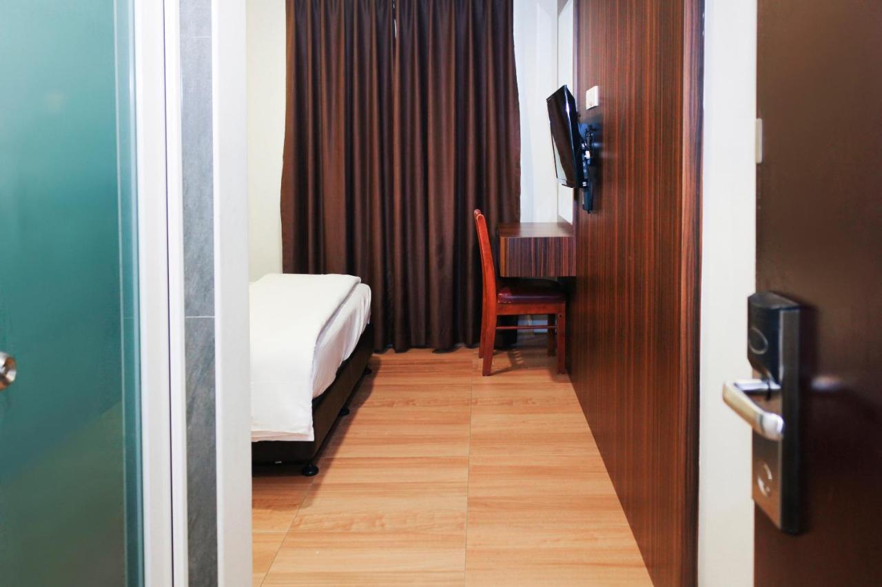 Oyo 90027 Happy Hotel Johor Bahru Extérieur photo