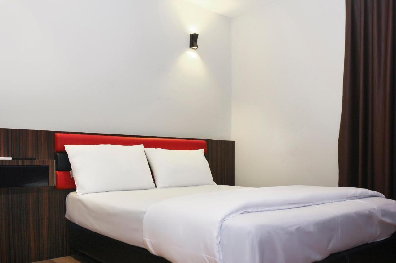 Oyo 90027 Happy Hotel Johor Bahru Extérieur photo