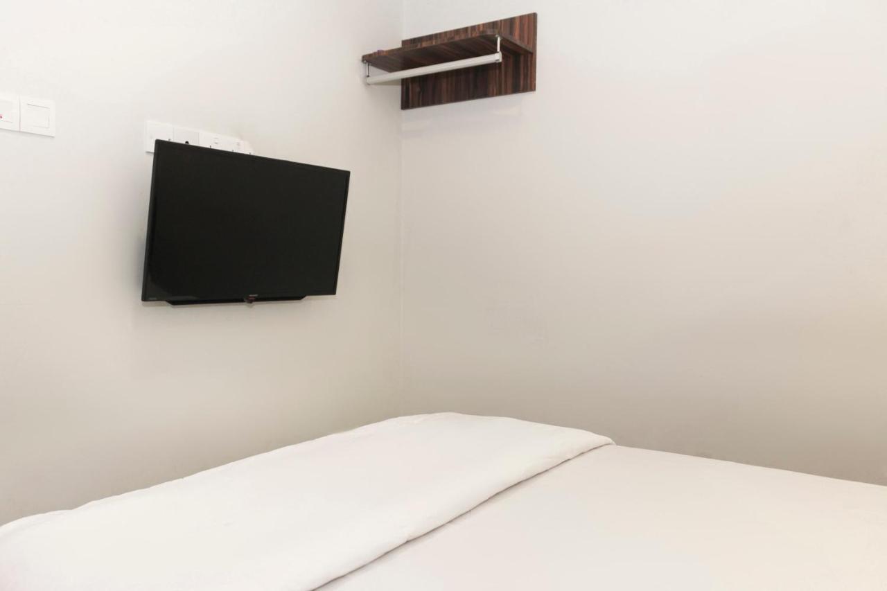 Oyo 90027 Happy Hotel Johor Bahru Extérieur photo