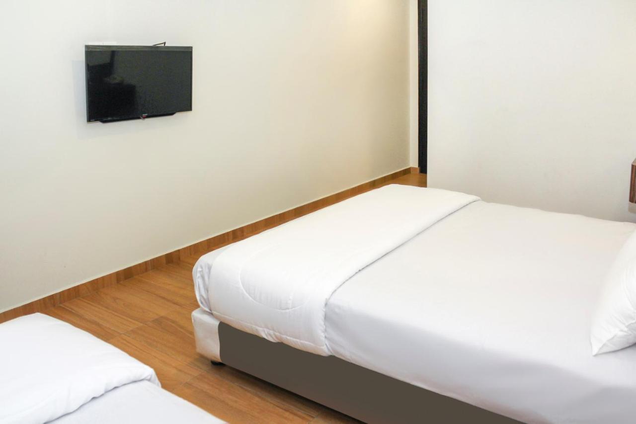 Oyo 90027 Happy Hotel Johor Bahru Extérieur photo