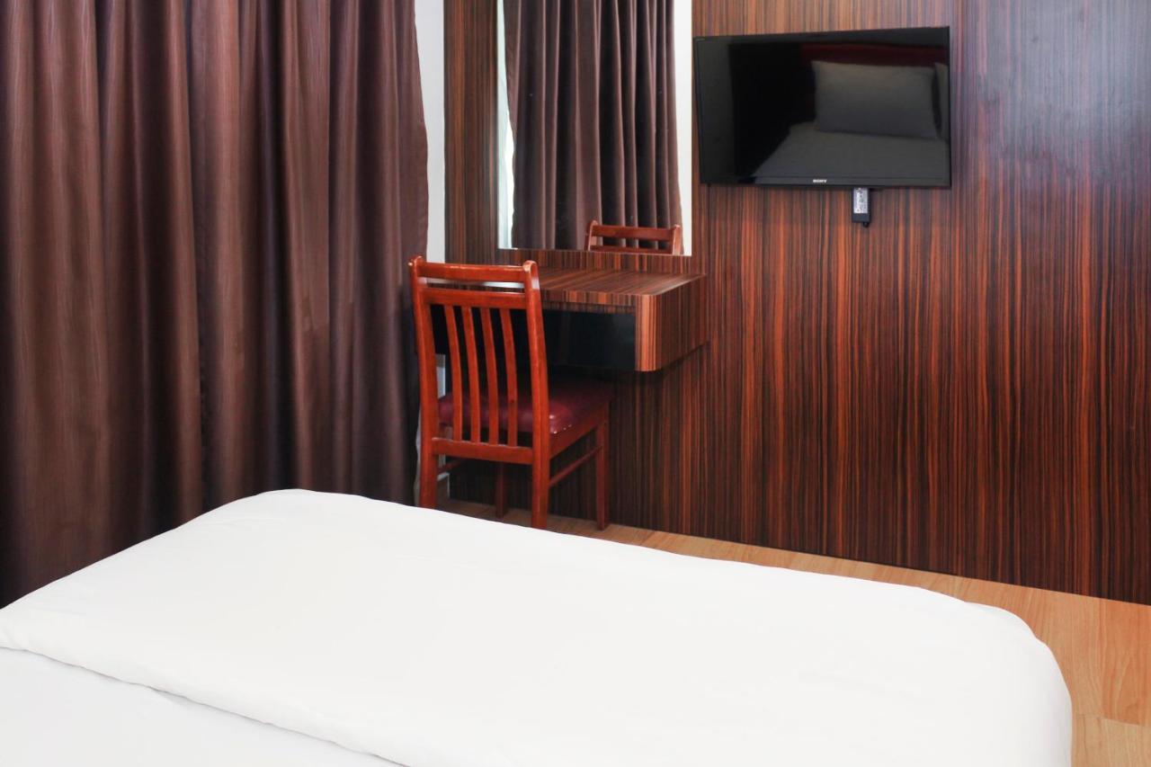 Oyo 90027 Happy Hotel Johor Bahru Extérieur photo