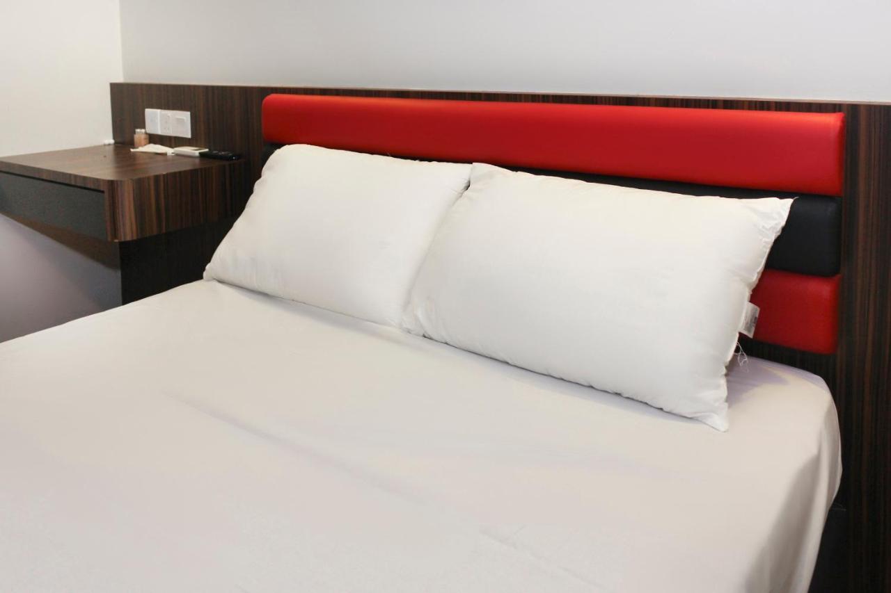 Oyo 90027 Happy Hotel Johor Bahru Extérieur photo