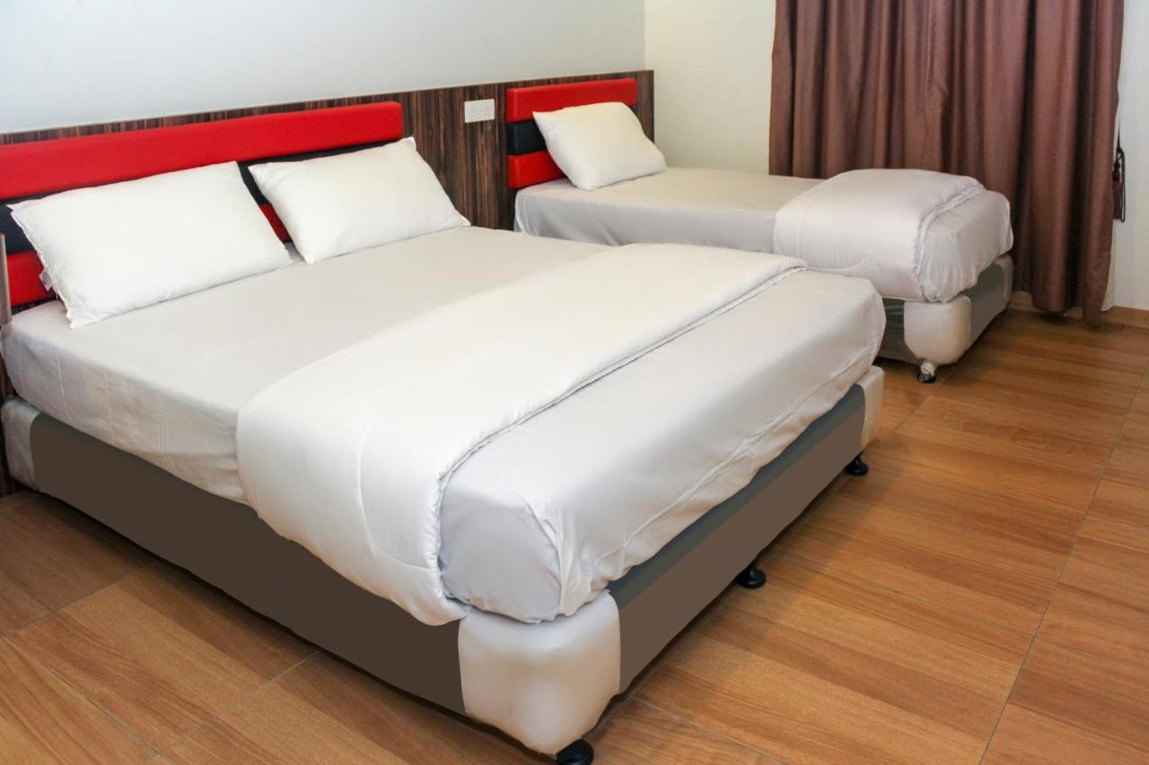 Oyo 90027 Happy Hotel Johor Bahru Extérieur photo