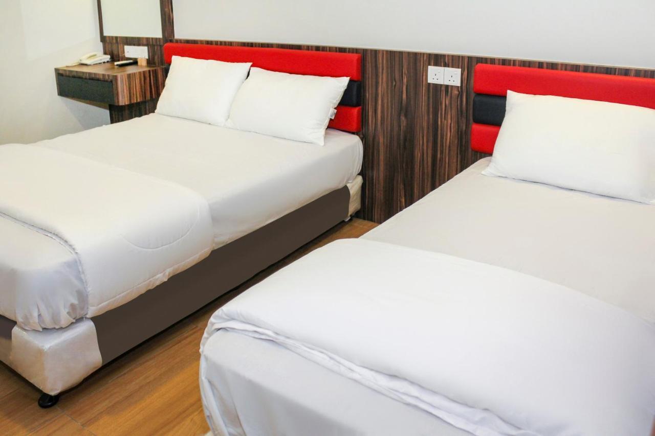 Oyo 90027 Happy Hotel Johor Bahru Extérieur photo