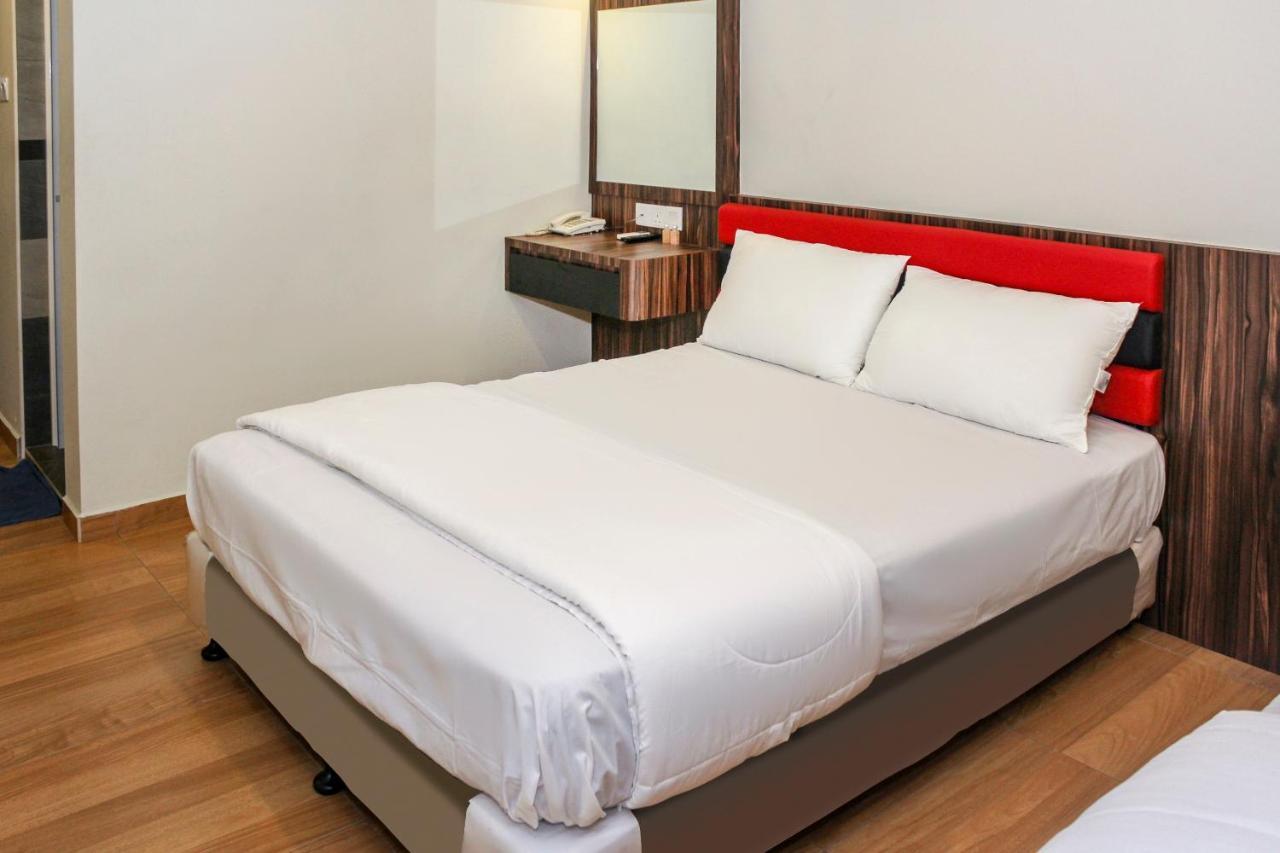 Oyo 90027 Happy Hotel Johor Bahru Extérieur photo