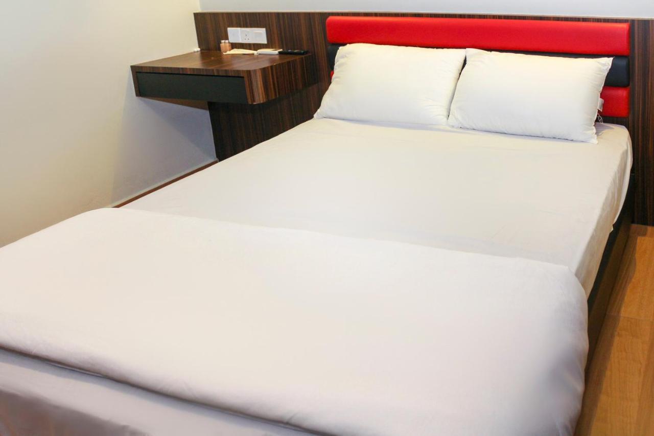 Oyo 90027 Happy Hotel Johor Bahru Extérieur photo