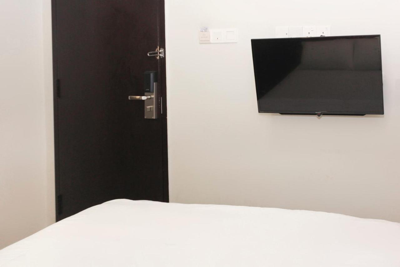 Oyo 90027 Happy Hotel Johor Bahru Extérieur photo