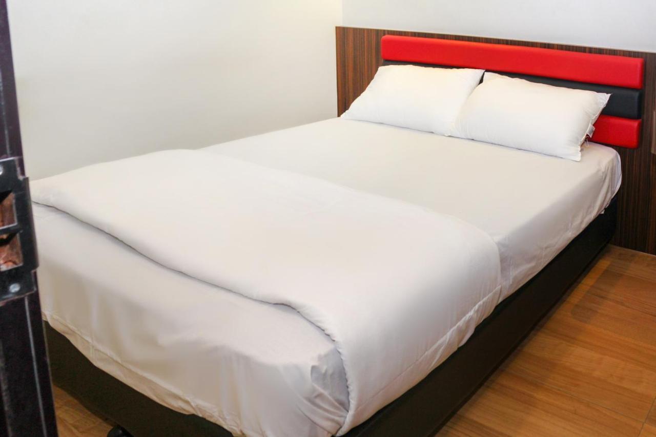 Oyo 90027 Happy Hotel Johor Bahru Extérieur photo